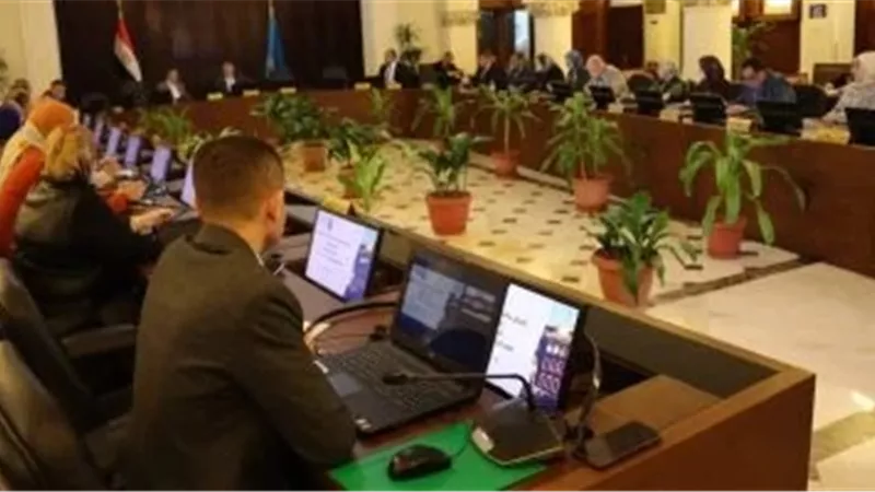 جامعة الإسكندرية تستعرض أنشطة الكليات في ملف السلامة المهنية