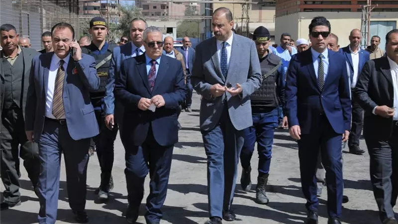 محافظ سوهاج يتفقد المجمع الصناعي لشركة النيل للزيوت والمنظفات