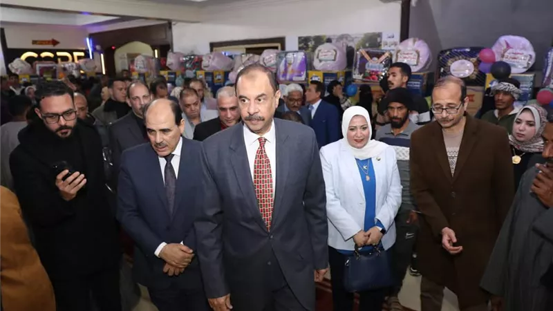 محافظ سوهاج يسلم 40 جهاز عروس للفتيات المقبلات على الزواج من الفئات الأولى بالرعاية