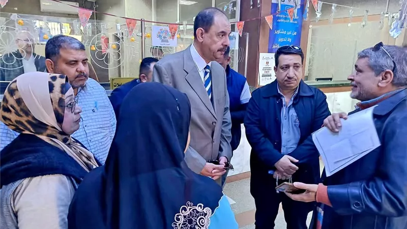 محافظ سوهاج يواصل جولاته الميدانية لمتابعة مدى الانضباط بالشارع ومستوى الخدمات المقدمة للمواطنين 