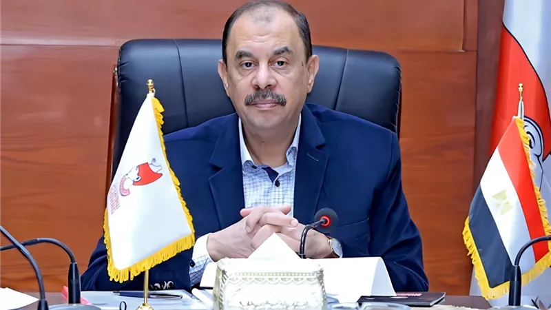 بمناسبة العيد القومي.. محافظ سوهاج يوجه بتوزيع 20 ألف حقيبة مواد غذائية