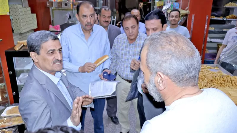 محافظ سوهاج في جولة ميدانية للتأكد من استقرار الأسعار بالمخابز و المطاعم