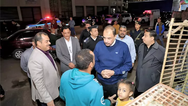 محافظ سوهاج يواصل جولاته الميدانية لمتابعة الوضع العام بالشارع