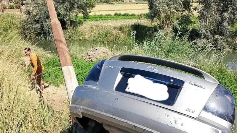 إصابة طبيب صيدلي إثر حادث تصادم ملاكي في عمود إنارة بقنا
