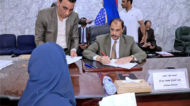محافظ سوهاج يبحث شكاوى وطلبات المواطنين في اللقاء الجماهيري الأسبوعي 