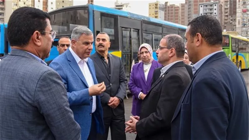 محافظ الإسكندرية يتفقد جراج تشغيل وصيانة أتوبيسات هيئة النقل العام بسيدي بشر