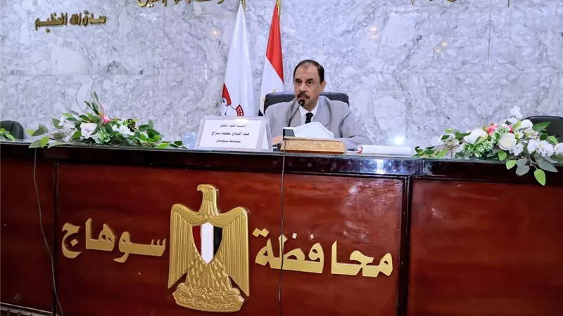محافظ سوهاج يترأس اجتماع المجلس الاقتصادي الاجتماعي ويستعرض خطة استثمارية طموحة للنهوض بالمحافظة