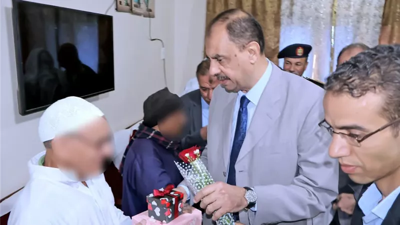 محافظ سوهاج يتفقد دار رعاية المسنين ويطمئن على مستوى الخدمات المقدمة