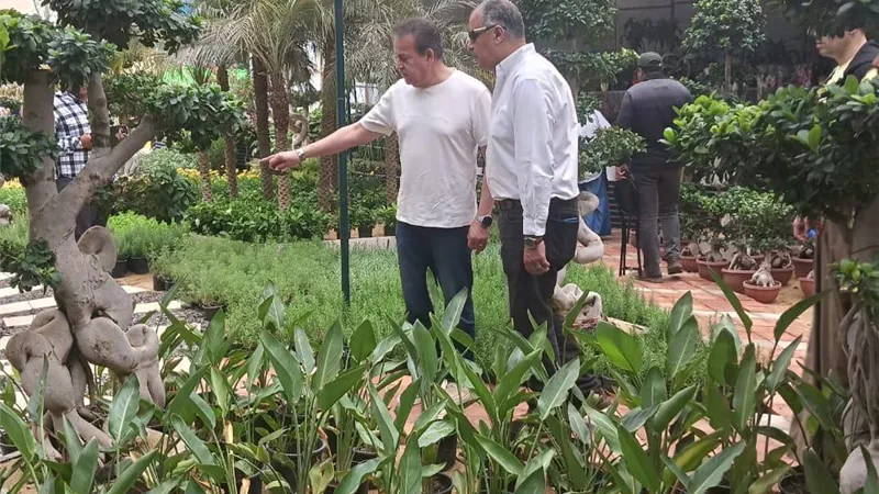 بالصور : نائب رئيس الوزراء يزور معرض زهور الربيع ويوجه بتوفير خدمات طبية شاملة للزوار 