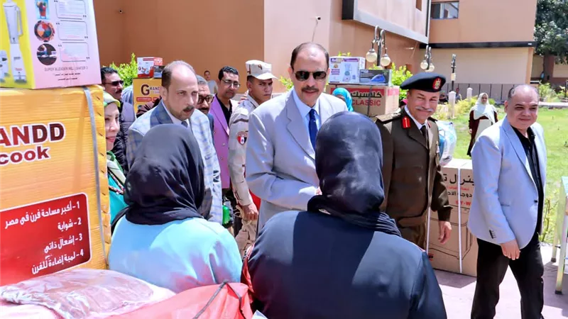 محافظ سوهاج يختتم فعاليات توزيع 100 جهاز عروس على الفتيات الأولى بالرعاية