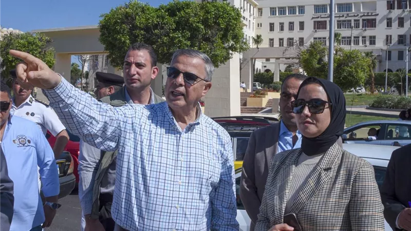 محافظ الإسكندرية يتفقد أعمال مشروع تطوير وتحسين الكفاءة المرورية بطريق الحرية