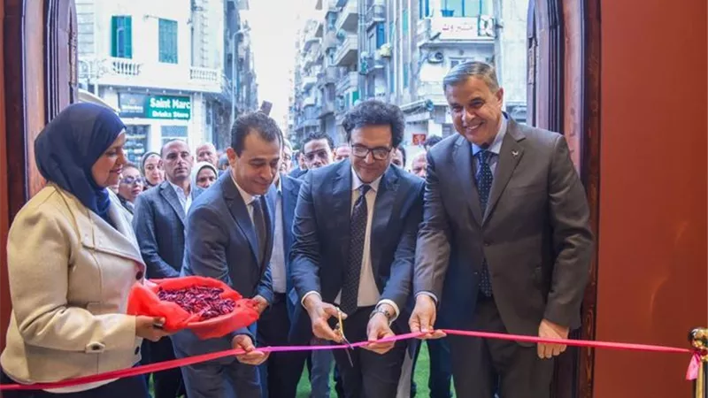 وزير الثقافة ومحافظ الإسكندرية يفتتحان مسرح بيرم التونسي بعد تطويره
