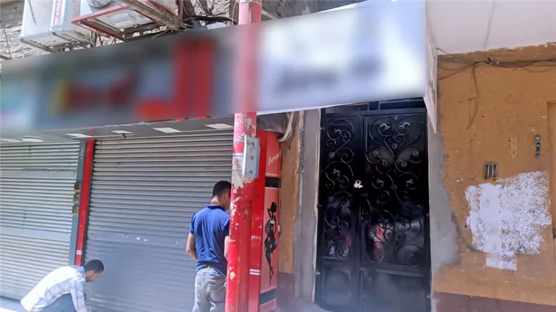 محافظ سوهاج يوجه بغلق محل ملابس عرض محتوى مخالفًا للعادات والتقاليد