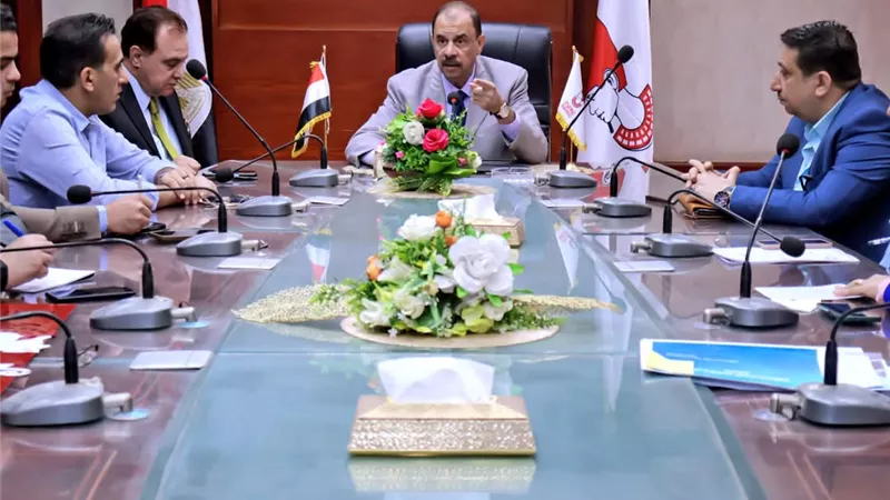 محافظ سوهاج يبحث تطبيق الهوية البصرية على الكوبري الجديد بالكورنيش الغربي وتحويله إلى ممشى سياحي