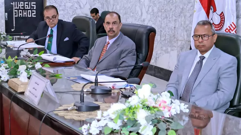 محافظ سوهاج يترأس المجلس التنفيذي ويناقش مستجدات الموقف بعدد من الملفات المهمة