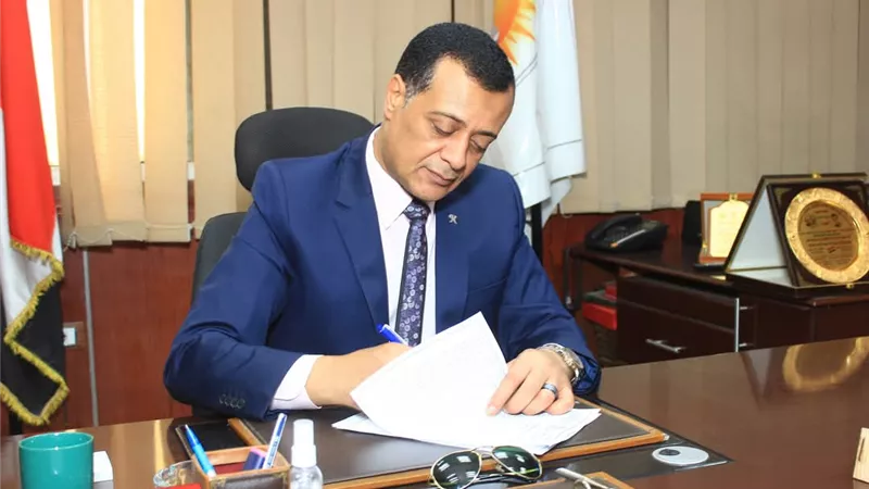 مدير تعليم سوهاج يقرر إلغاء تكليف مدير مدرسة الكوثر الرسمية للغات وإحالته للتحقيق