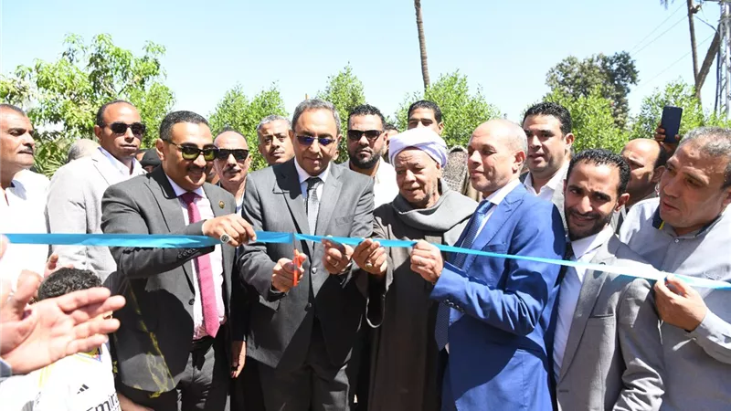 محافظ قنا يفتتح محطتي صرف صحي 
