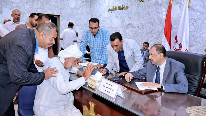 محافظ سوهاج يعقد اللقاء الجماهيري الأسبوعي للاستماع إلى شكاوى وطلبات المواطنين