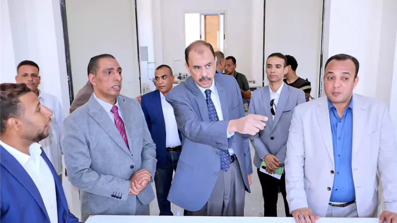 محافظ سوهاج يتفقد مجمع الصناعات الحرفية بقرية 