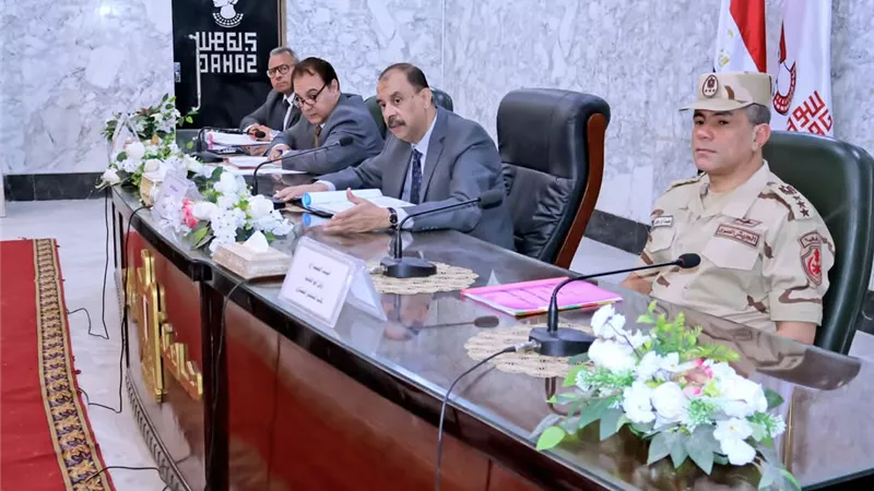 محافظ سوهاج يبحث استعدادات المحافظة لاستقبال عيد الأضحى ويناقش عدد من الملفات الحيوية 