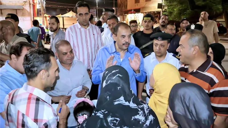 محافظ سوهاج يتفقد عدد من مشروعات التطوير والتجميل ويتابع الوضع العام بالشوارع والميادين 