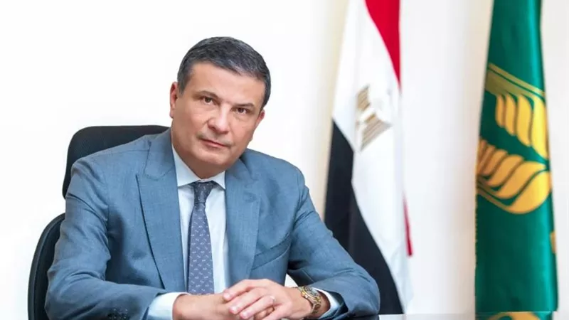 وزير الزراعة يطمئن على حالة مسئول حماية الأراضي بسوهاج بعد الاعتداء عليه خلال حملة لإزالة تعديات