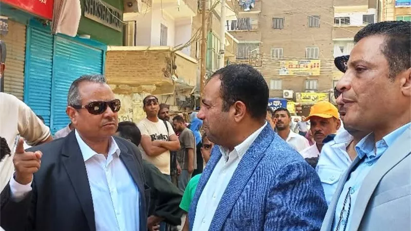 السكرتير المساعد يقود حملة مكبرة لرفع الإشغالات وضبط مركبات التوك توك بشوارع سوهاج 