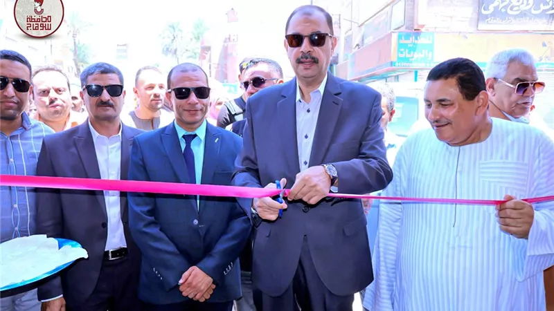 محافظ سوهاج يفتتح سوق اليوم الواحد بمدينة جهينة.. ويوجه بتخفيض الأسعار