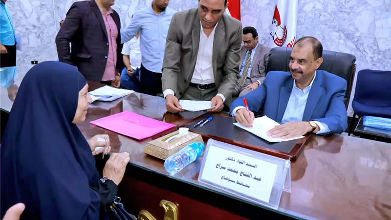 محافظ سوهاج يعقد اللقاء الجماهيري الأسبوعي للاستماع إلى شكاوى وطلبات المواطنين