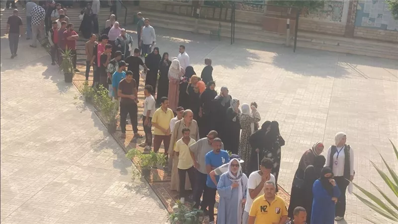 إقبال وحشود ضخمة  فى الوراق وطوابير أمام اللجان وداخلها