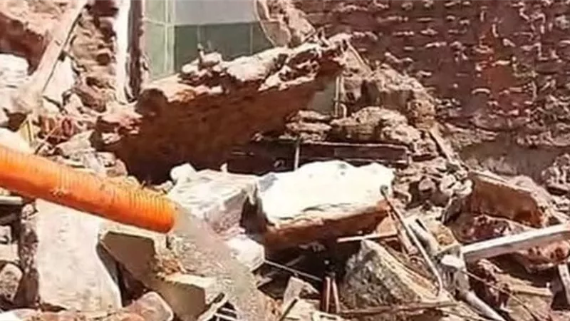 انهيار جزئي لمنزل من طابقين دون إصابات بمركز دشنا في قنا