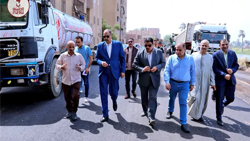 محافظ سوهاج يتفقد أعمال الرصف والتطوير ورفع كفاءة الطرق والشوارع بالمنشاة