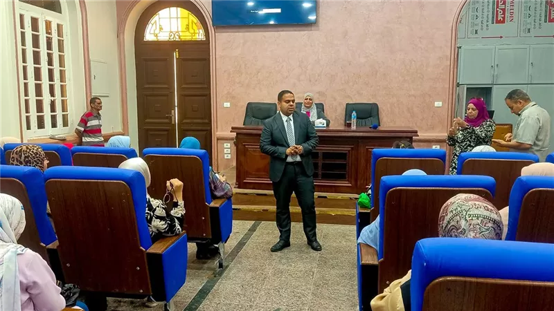 محافظ سوهاج يتابع انطلاق البرنامج التدريبى 