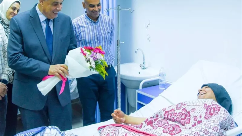 محافظ الإسكندرية يزور مصابي حادث غرق شاطئ أبو تلات بمستشفى العامرية العام