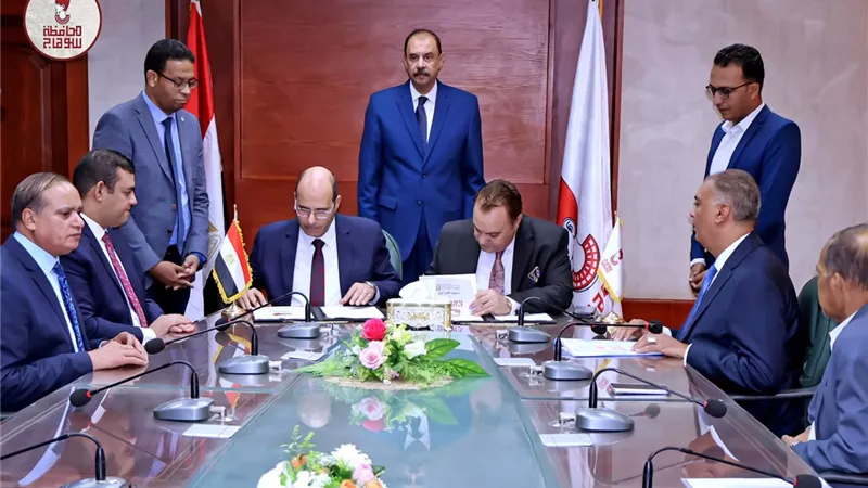 محافظ سوهاج يشهد توقيع بروتوكول التعاون مع البنك الأهلي