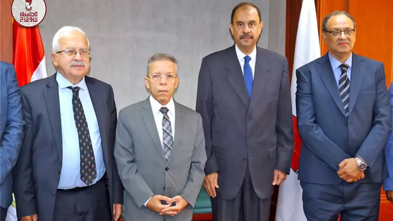 محافظ سوهاج يستقبل النقيب العام للأطباء لبحث تسهيل إجراءات تراخيص المنشآت الطبية