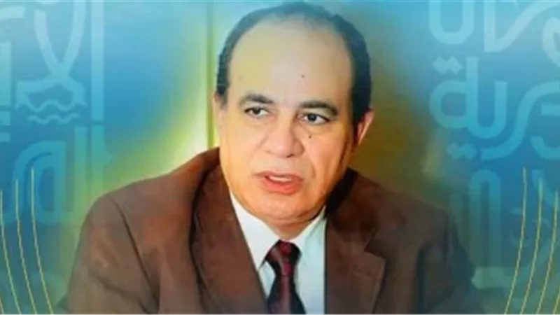 تكريم الناقد الدكتور أحمد مجاهد بمهرجان الإسكندرية المسرحى الدولى