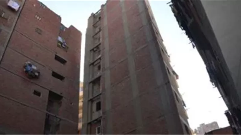 إخلاء عقار المندرة المائل في الإسكندرية تمهيدًا للإزالة الجزئية