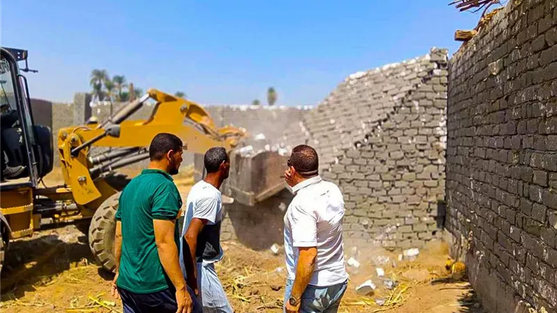 إزالة 1763 حالة تعدي على أملاك الدولة والأراضي الزراعية بسوهاج 