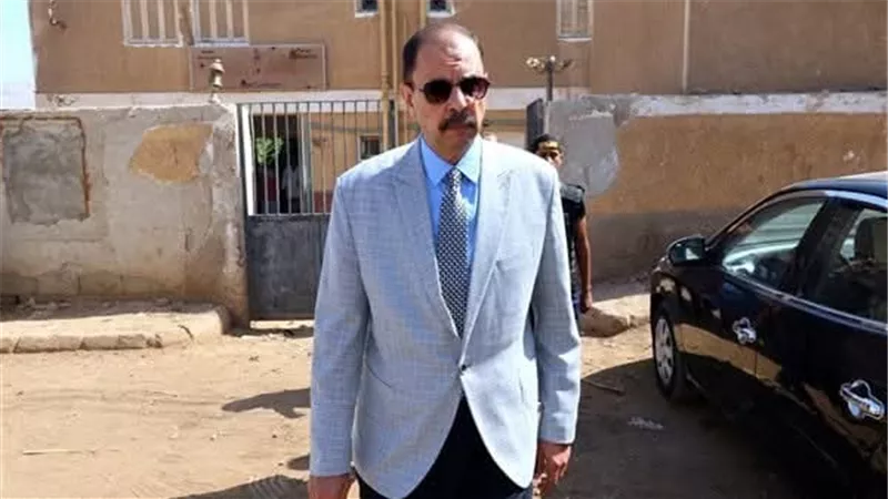 الزبالة في كل مكان.. محافظ سوهاج يحيل مسئول النظافة بقرية أبار الوقف للتحقيق