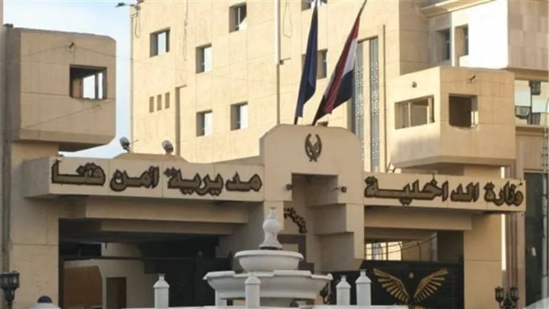 ضبط سيدة ألقت جثة رضيع حديث الولادة في صندوق قمامة بقنا