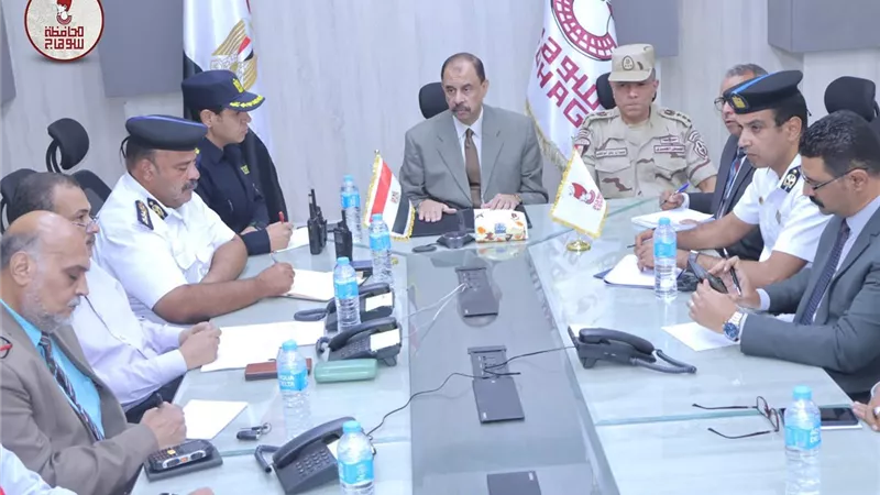 محافظ سوهاج يترأس اجتماع غرفة العمليات الرئيسية بمركز السيطرة لمتابعة منسوب النيل