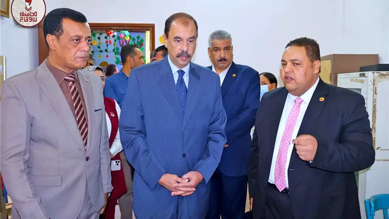 محافظ سوهاج يتفقد فعاليات مبادرة الكشف عن أمراض سوء التغذية لطلاب المدارس