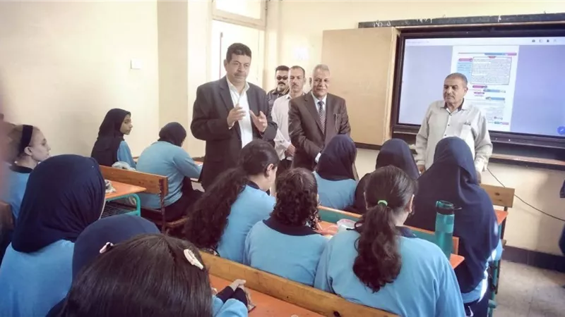 مدير التعليم العام بسوهاج يتابع انتظام العملية التعليمية بعدد من مدارس إدارة طهطا التعليمية