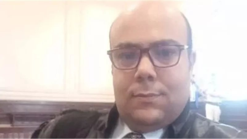 وفاة محامٍ بالإسكندرية أثناء نقل ابنه المصاب للمستشفى والابن يلحق به