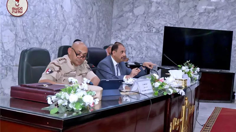 محافظ سوهاج يبحث الموقف التنفيذي لمشروعات المبادرة الرئاسية 