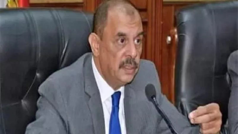 محافظ سوهاج يتابع حادث معلمي طريق جرجا.. ويوجه بتقديم الرعاية الكاملة لهم