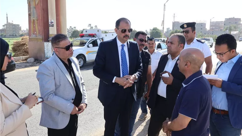 محافظ سوهاج يتفقد طريق الحواويش بأخميم تمهيدًا لتطويره ورصفه