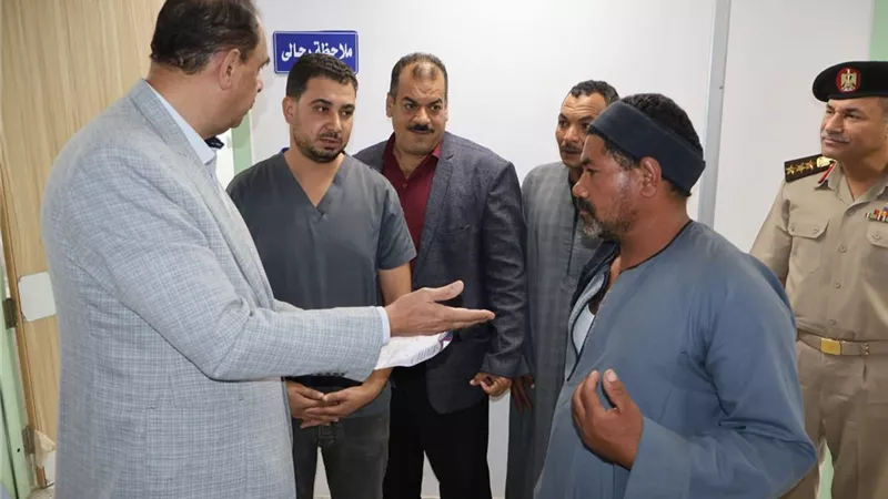 محافظ سوهاج يتفقد مستشفى دار السلام ويحيل 37 من العاملين للتحقيق