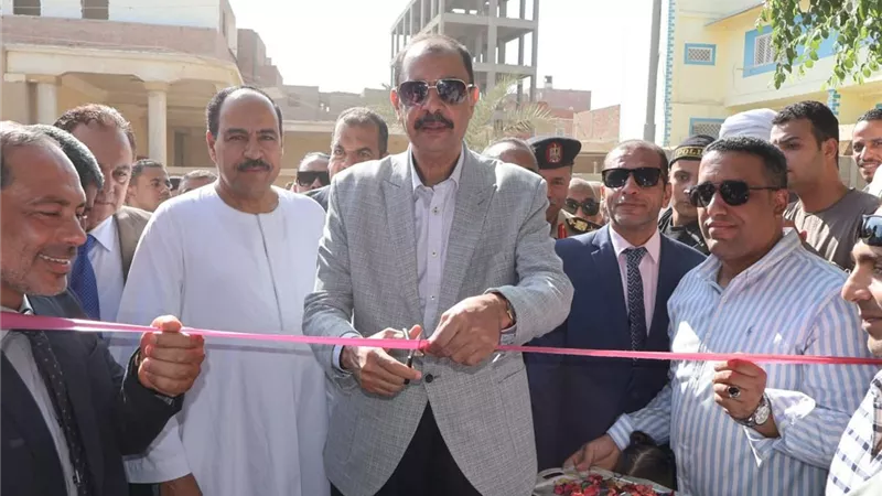 محافظ سوهاج يفتتح سوق اليوم الواحد بدار السلام لتوفير السلع بأسعار مخفضة